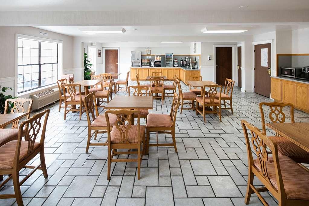 Red Lion Inn & Suites Auburn Restaurant photo