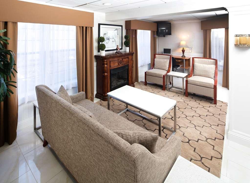 Red Lion Inn & Suites Auburn Interior photo