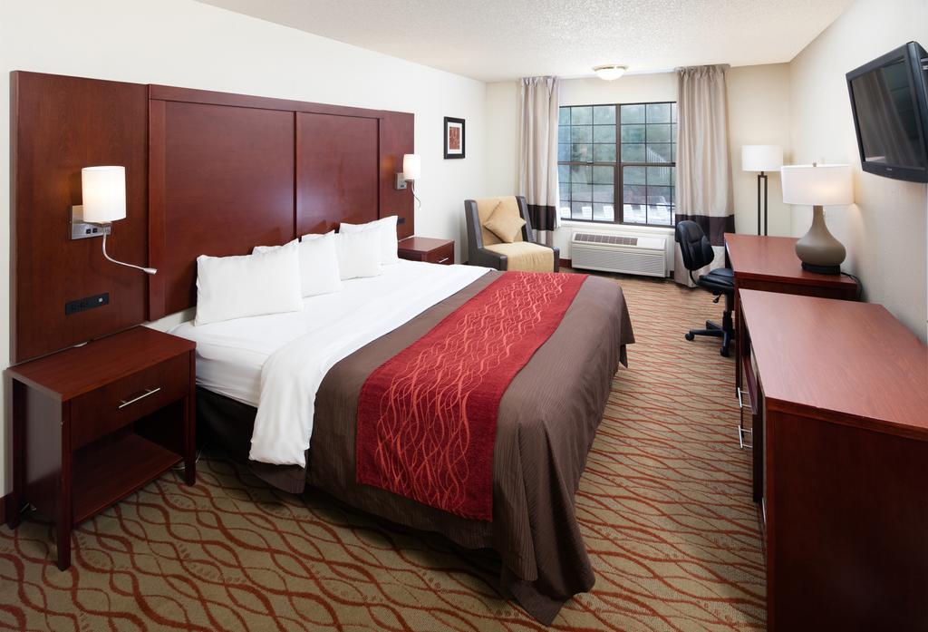 Red Lion Inn & Suites Auburn Exterior photo