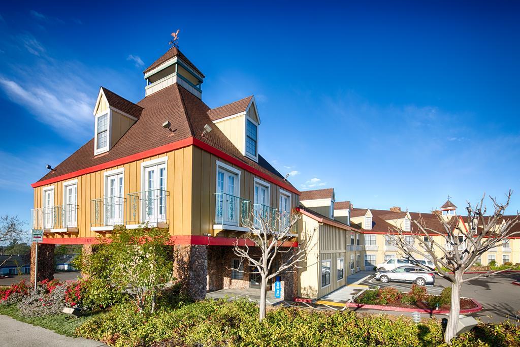 Red Lion Inn & Suites Auburn Exterior photo
