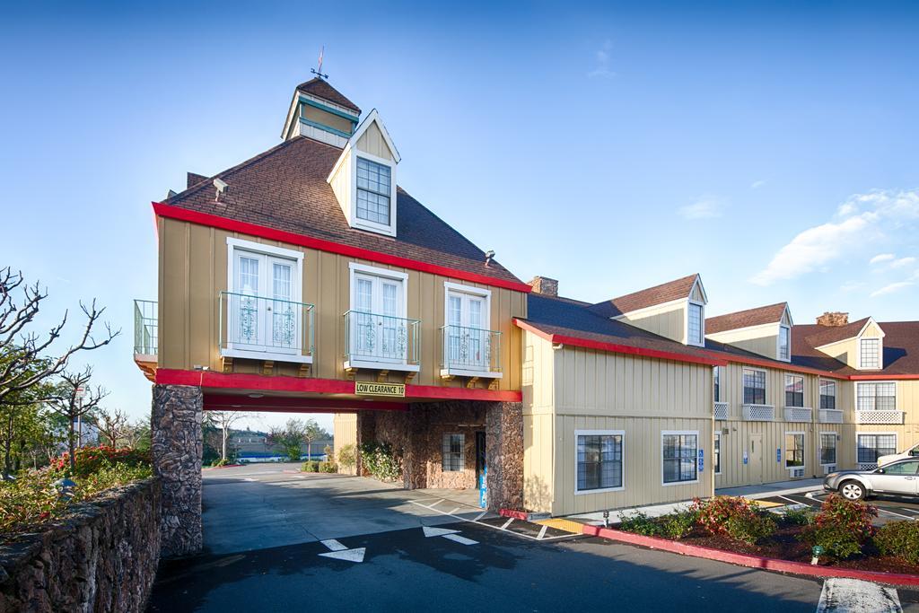 Red Lion Inn & Suites Auburn Exterior photo