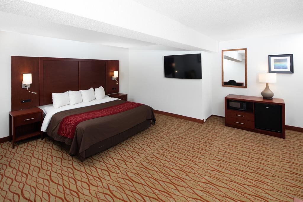 Red Lion Inn & Suites Auburn Exterior photo