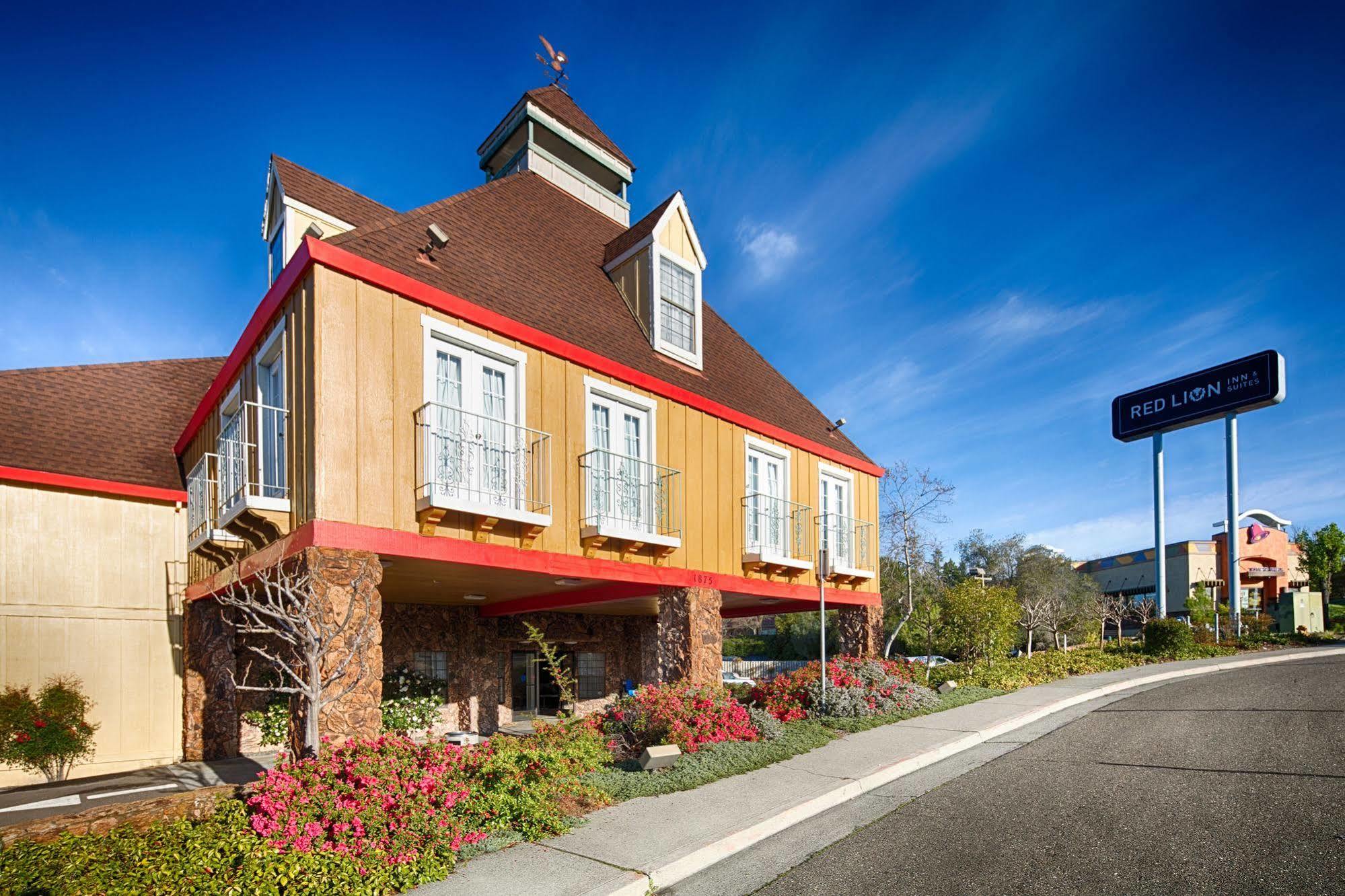 Red Lion Inn & Suites Auburn Exterior photo