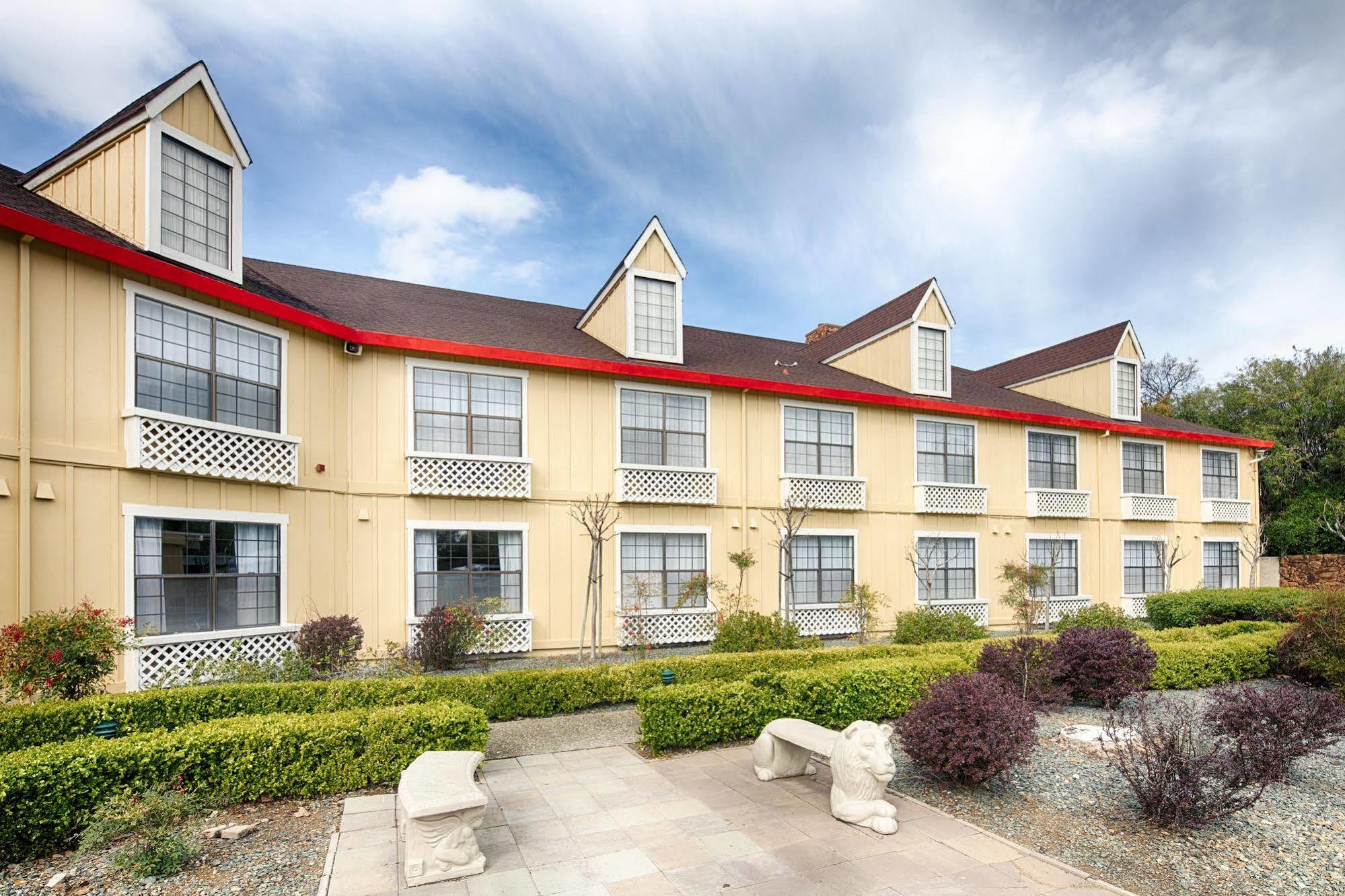 Red Lion Inn & Suites Auburn Exterior photo